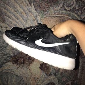 Nike Shoes - Nike Roshe Running Shoes Nike Shoes - Nike Roshe Running Shoes